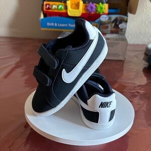Nike Kids Black and White Velcro Sneakers